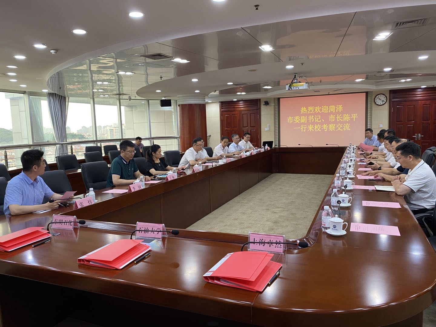 上海龙八国际、东明石化、中国石油大学三方签订《原油催化裂解制乙烯丙烯（UPC）技术工业试验与推广许可协议》